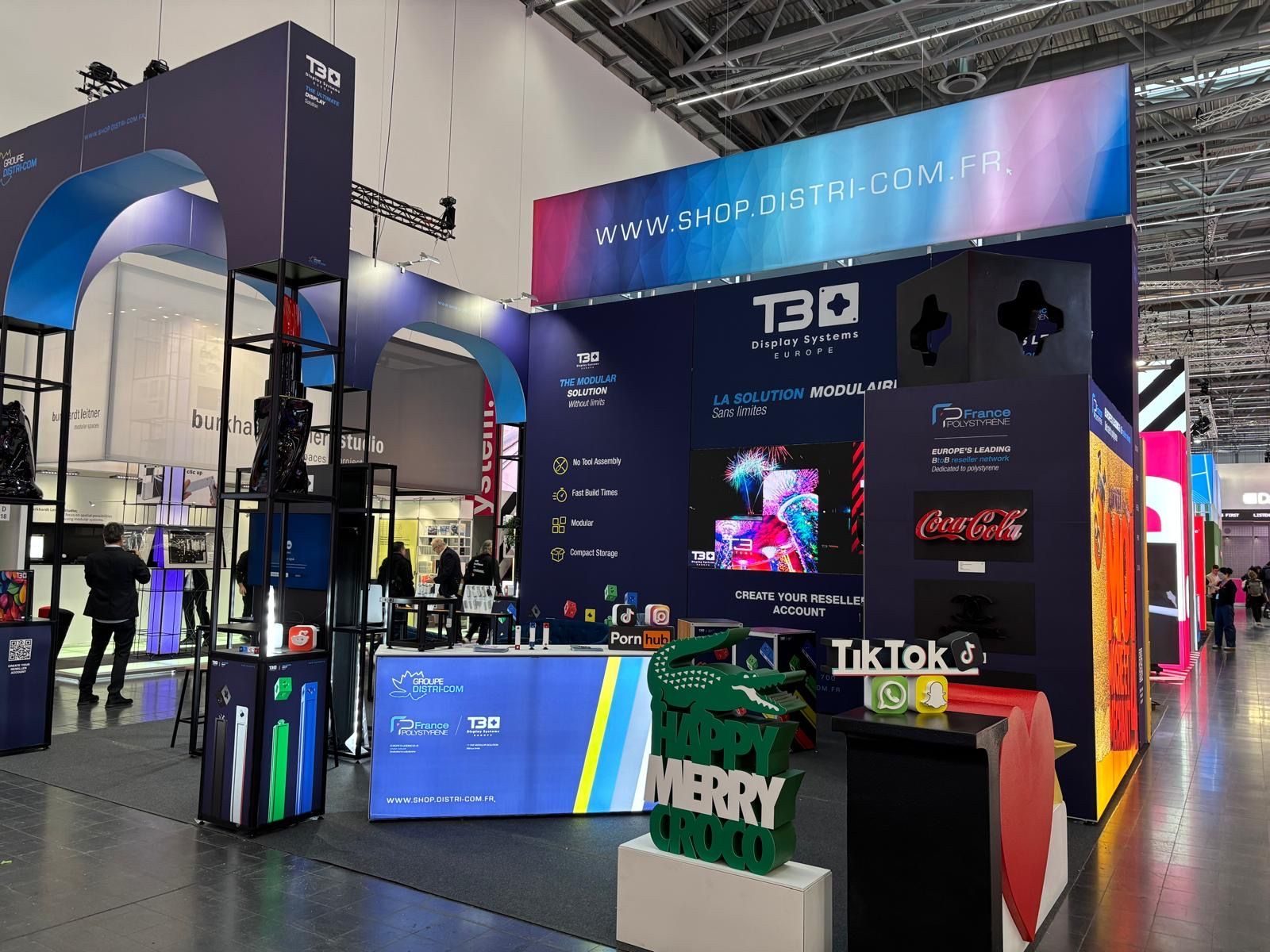20 × 20 ft island booth